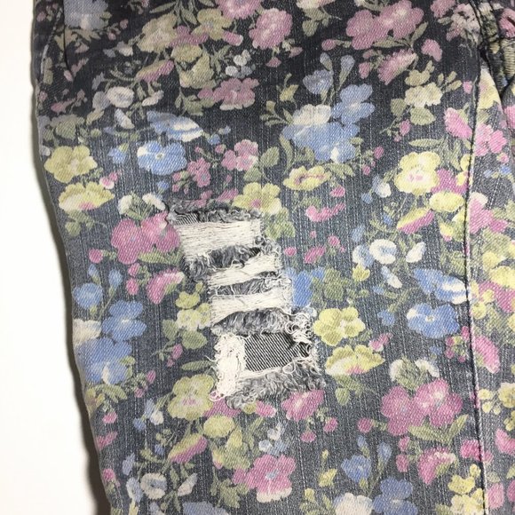 🍒5/$20🍒 g21 Floral Skinny Jeans. Cream - Picture 4 of 8